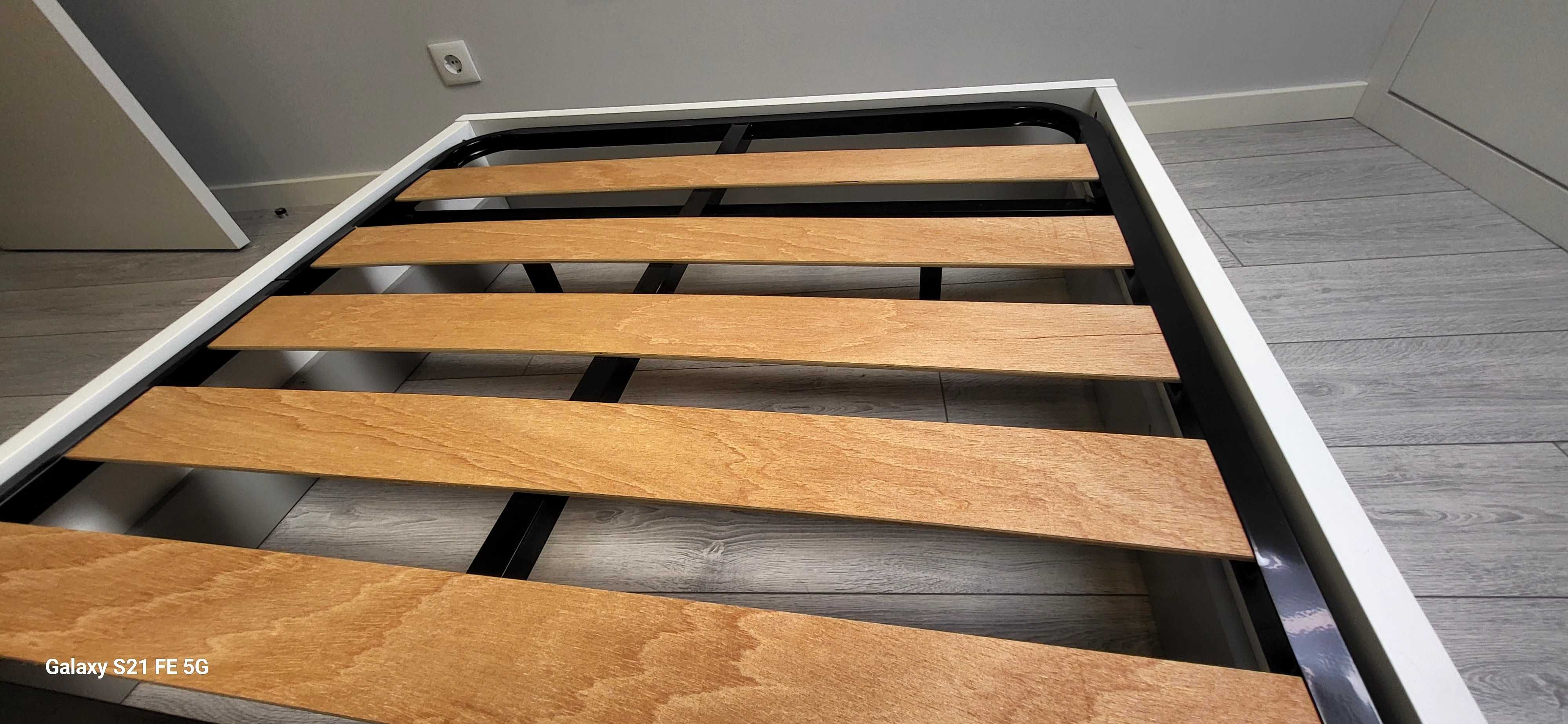 Cama de corpo e meio, lacada branco