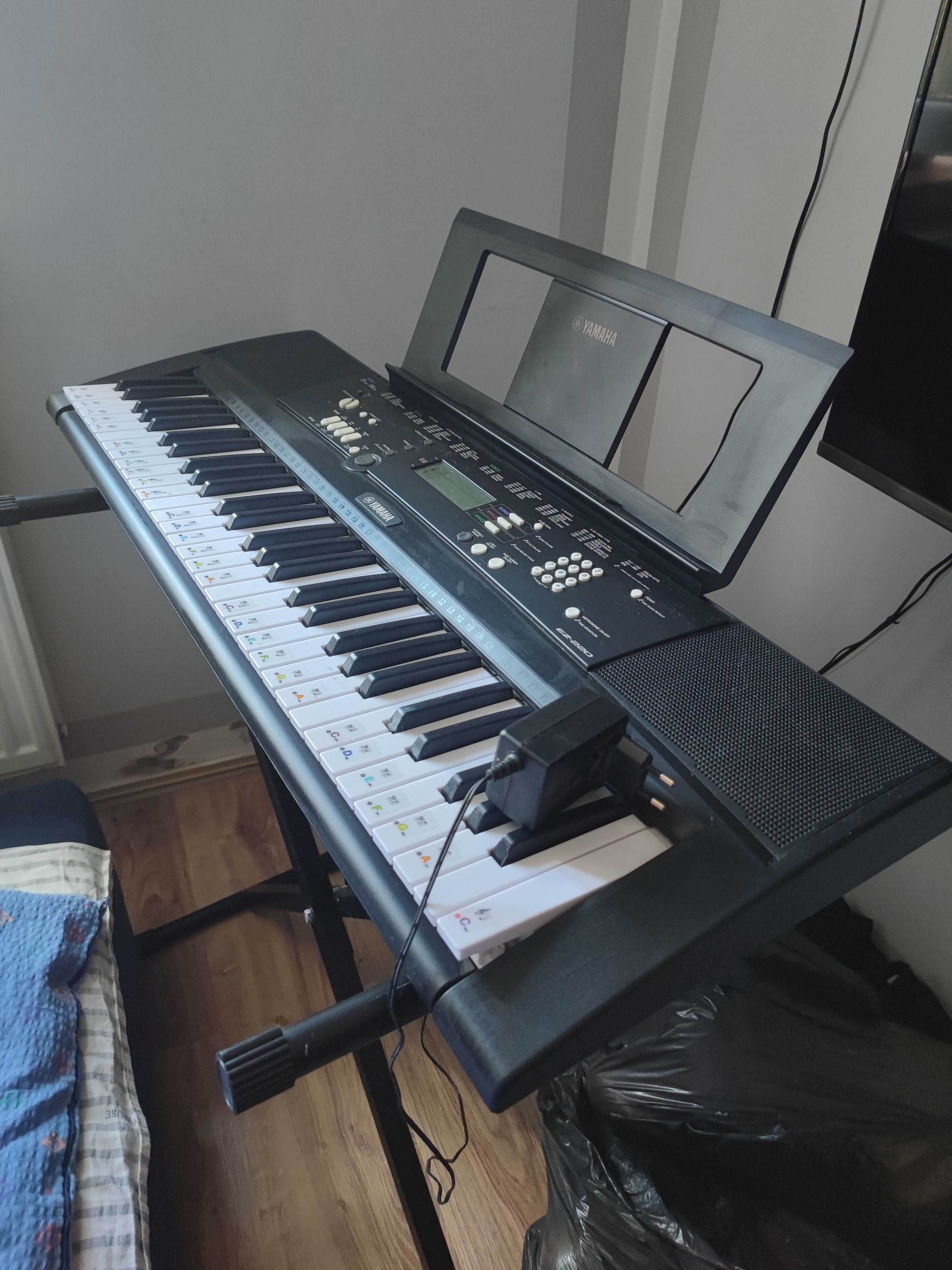 Keyboard YAMAHA EZ-220 stan bdb