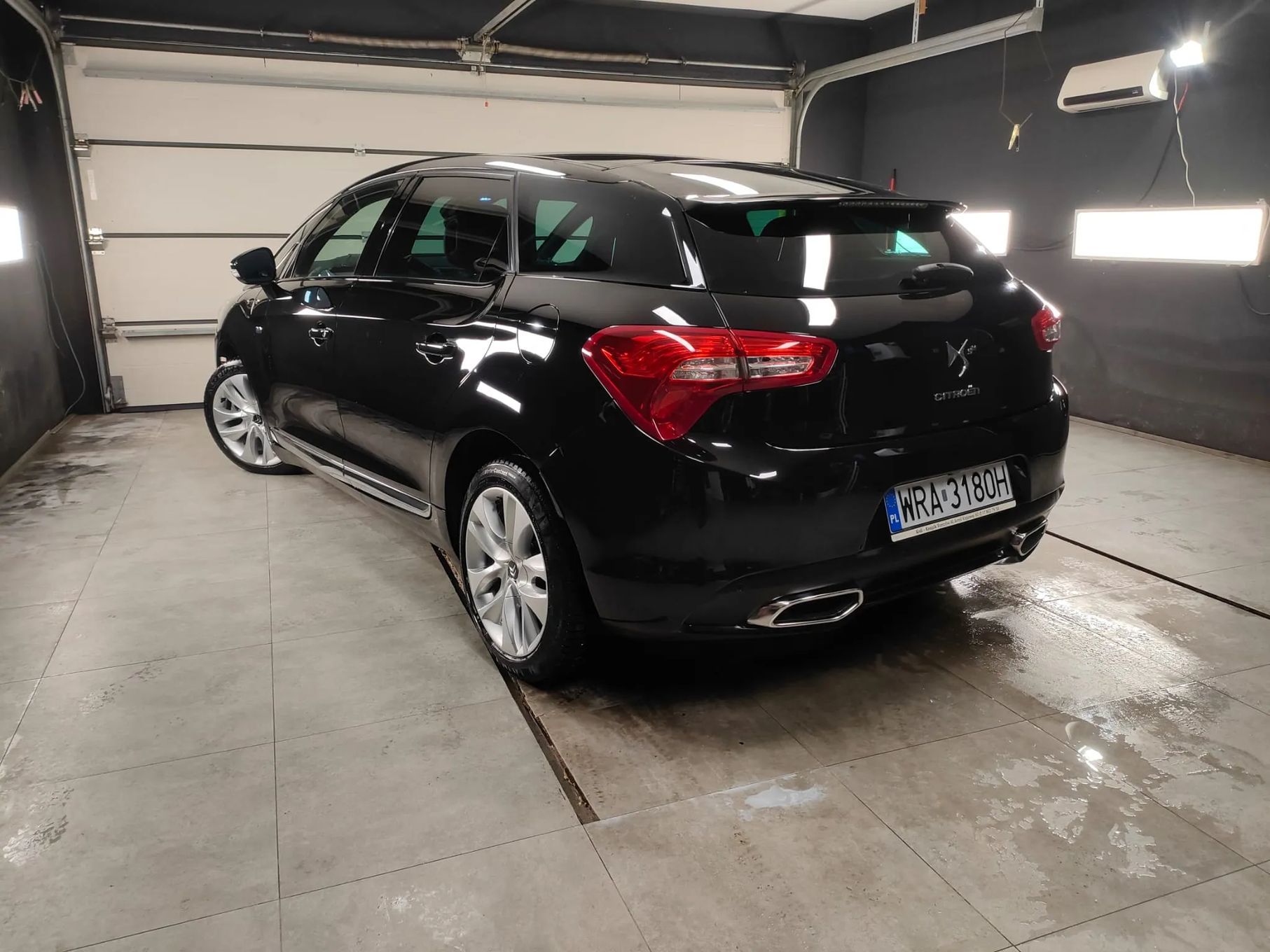 Citroën DS5 Citroen DS5, 2.0HDi Hybrid4 200KM