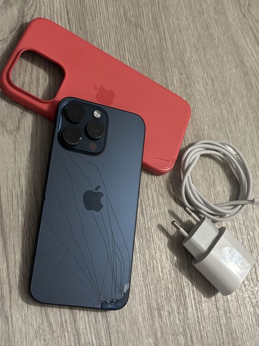 Iphone 15 pro max 256gb trincado trazeira de resto 100%