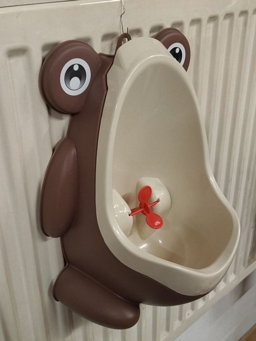 Pisuar chłopięcy żaba