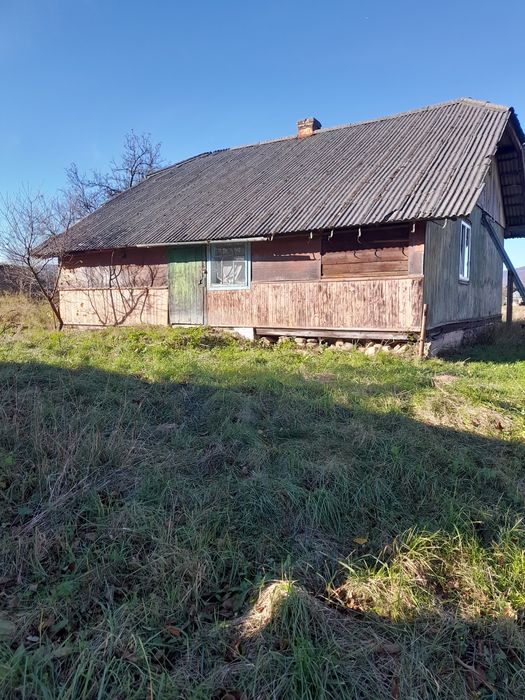 Продається будинок під ремонт в гарном місті річка, карпати гори гарні