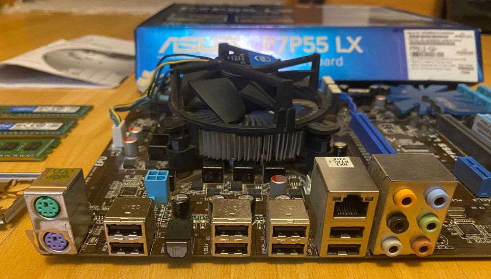 Motherboard Asus com CPU i5 3.5 GHz e RAM DDR3 12GB 1333 MHz