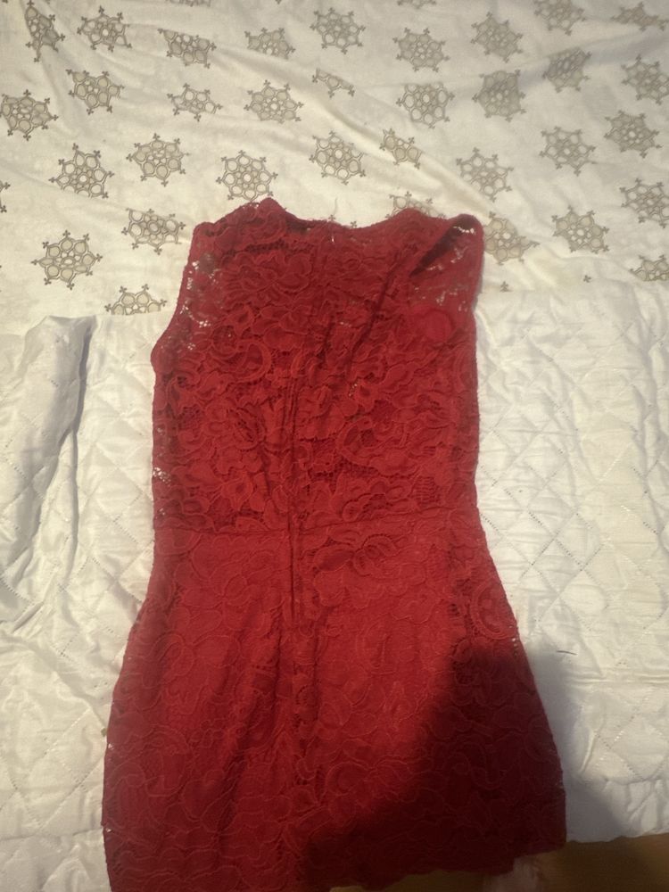 Vestido vermelho com padrão