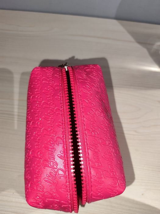 Barbie różowa pojemna śliczna kosmetyczka damska