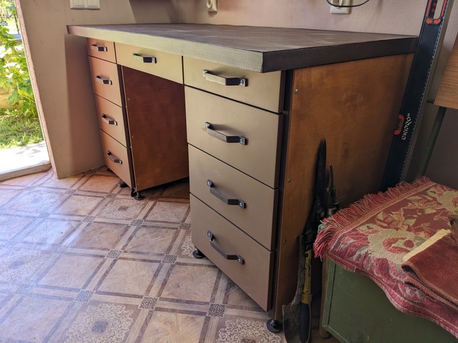 Верстак в гараж , стіл