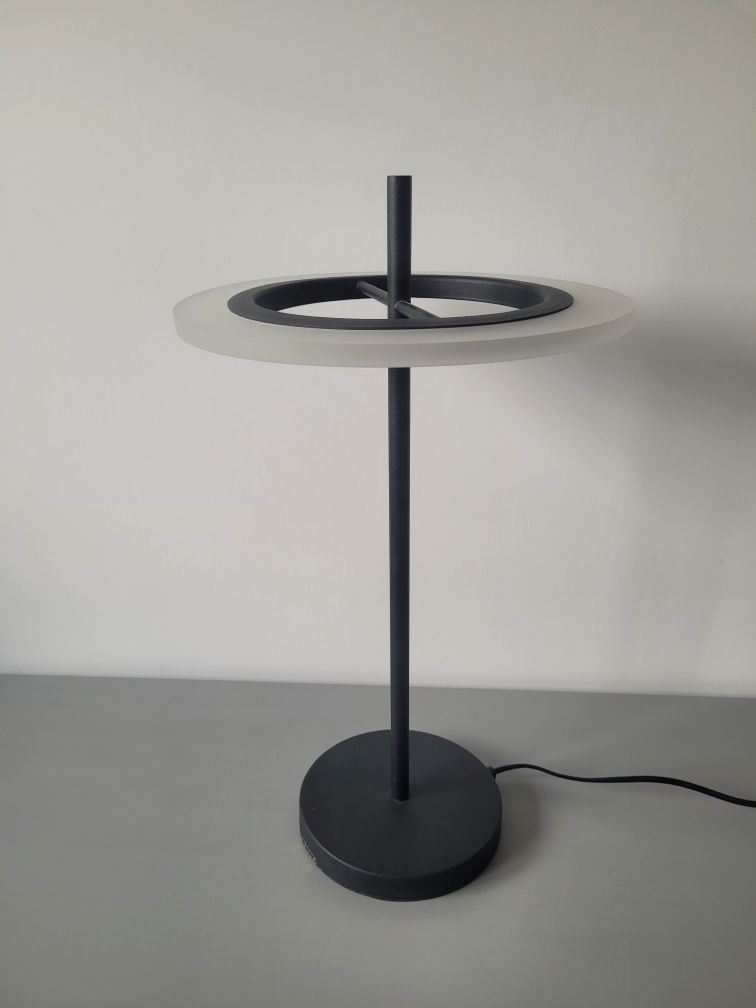 Lampa stołowa czarna minimalistyczna