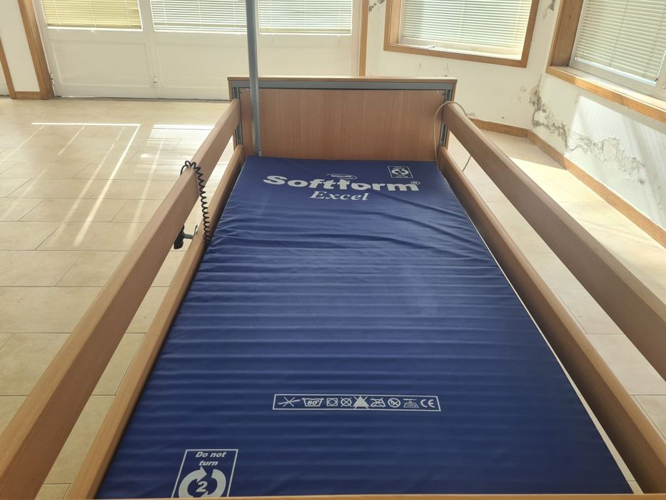 Cama articulada elevatória  elétrica