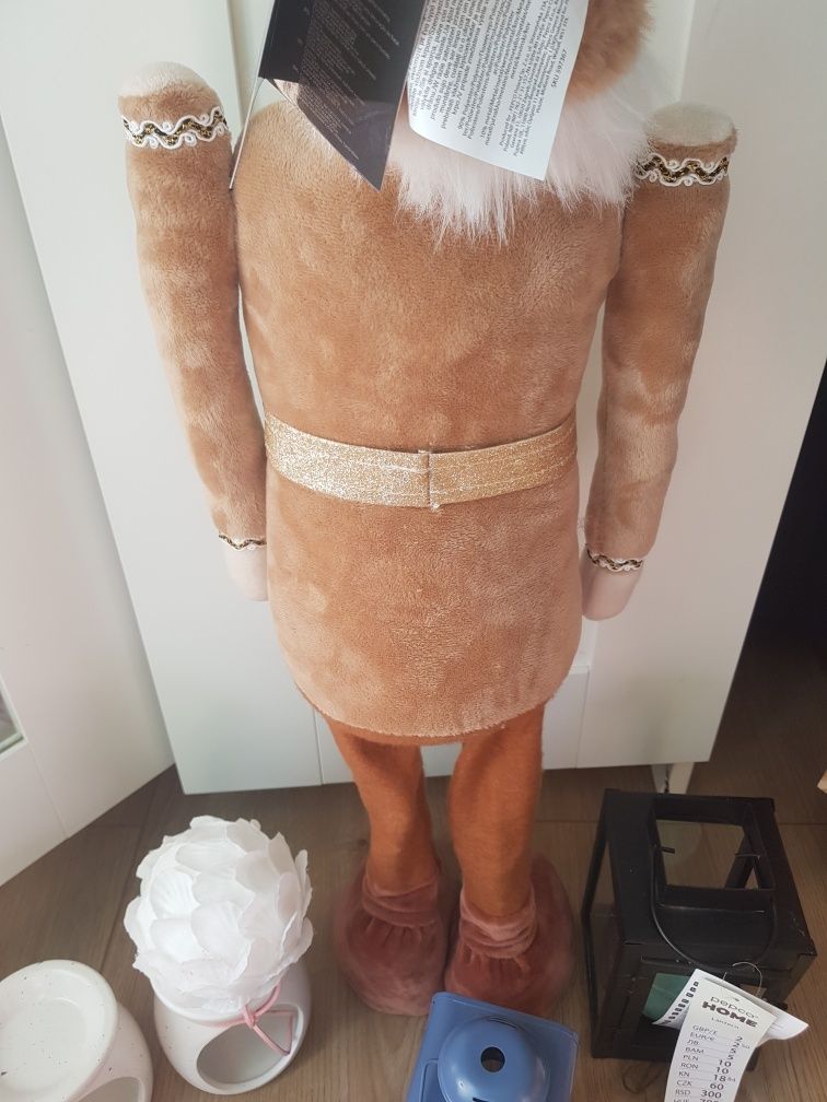 Duża figurka dziadek do orzechów marki Pepco.