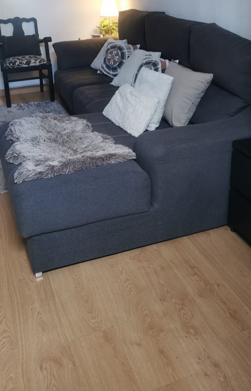 Vendo sofá grande cinzento com chaise long