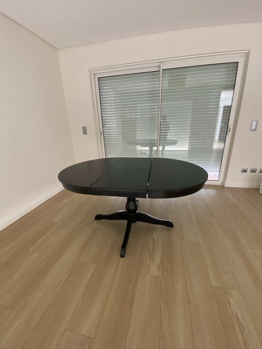 Mesa de jantar  com 6 cadeiras