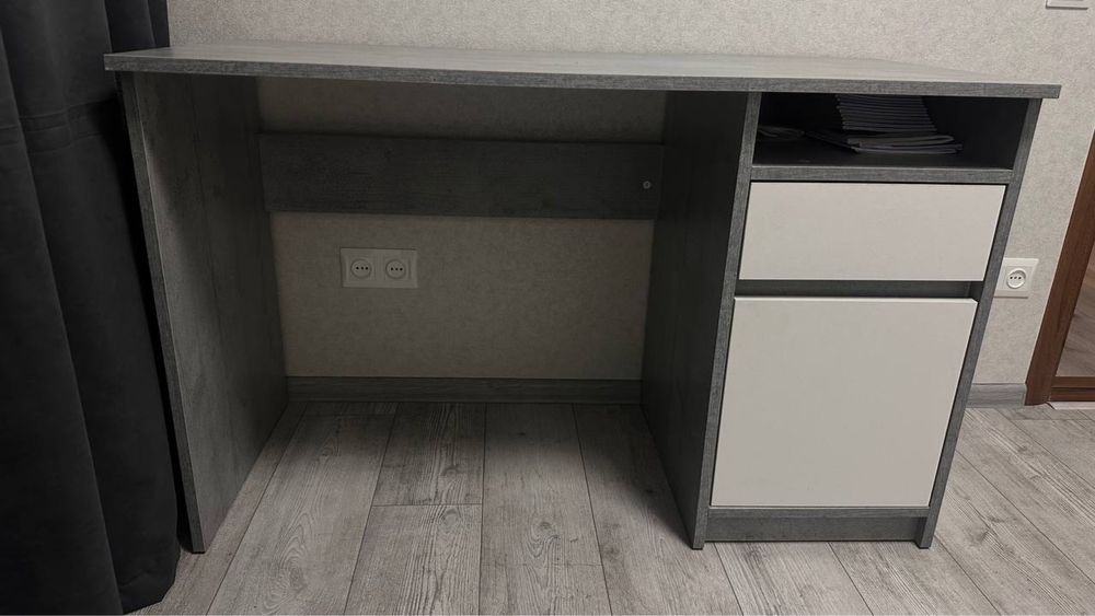 Продам стіл вживаний гарний стан