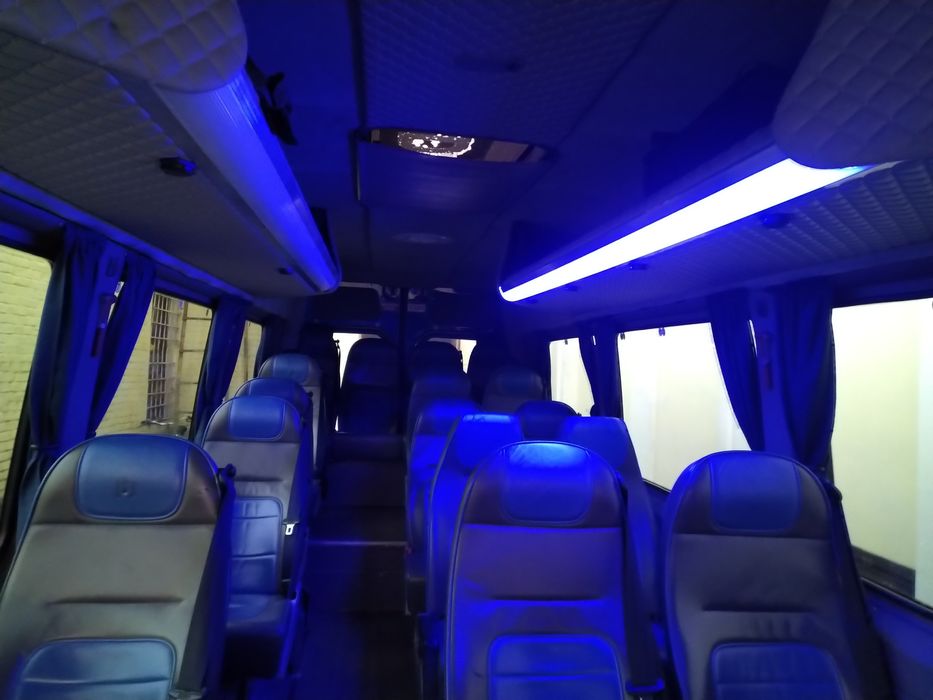 23 посадочних місця + водій