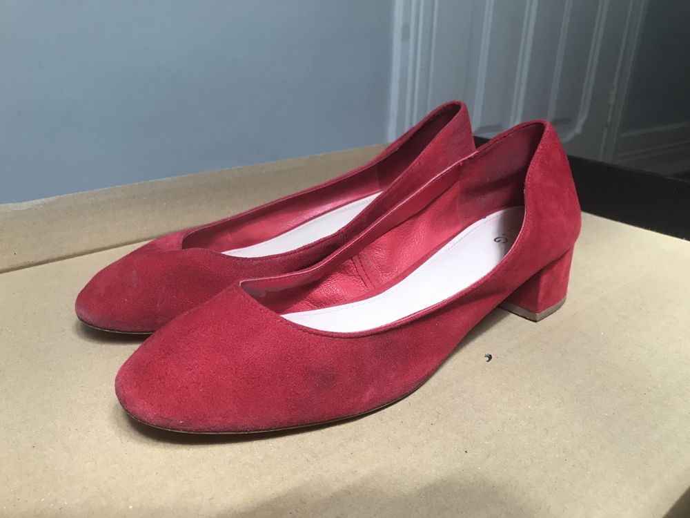 Vendo de Sapatos vermelhos estilo sabrinas