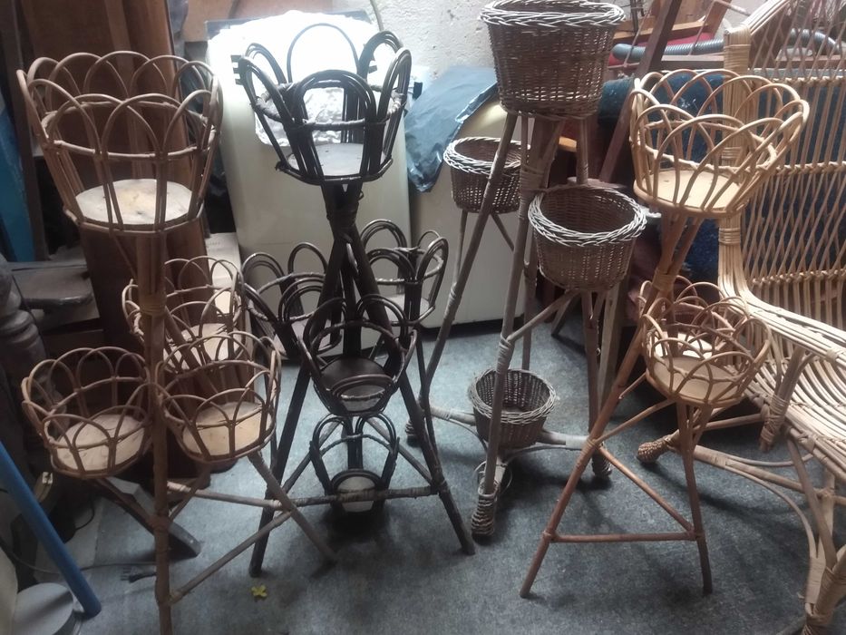 stary, drewniany kwietnik PRL vintage drewno, wiklina