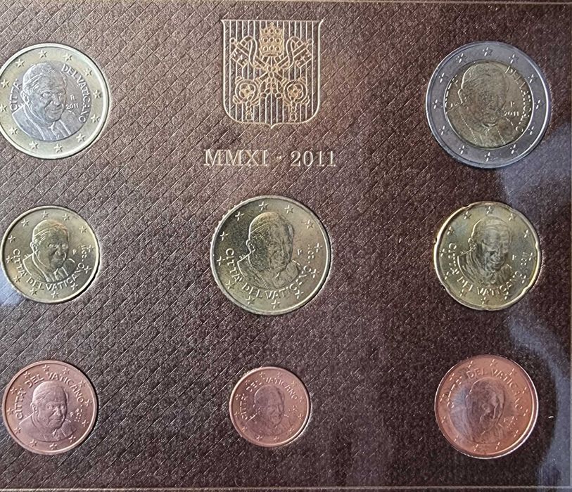 Евро набор монет Ватикана 2011 года.