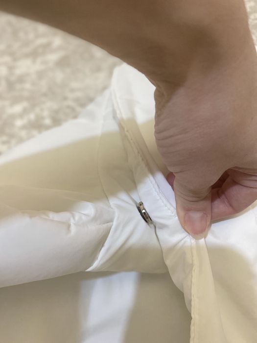 Біла зимова куртка