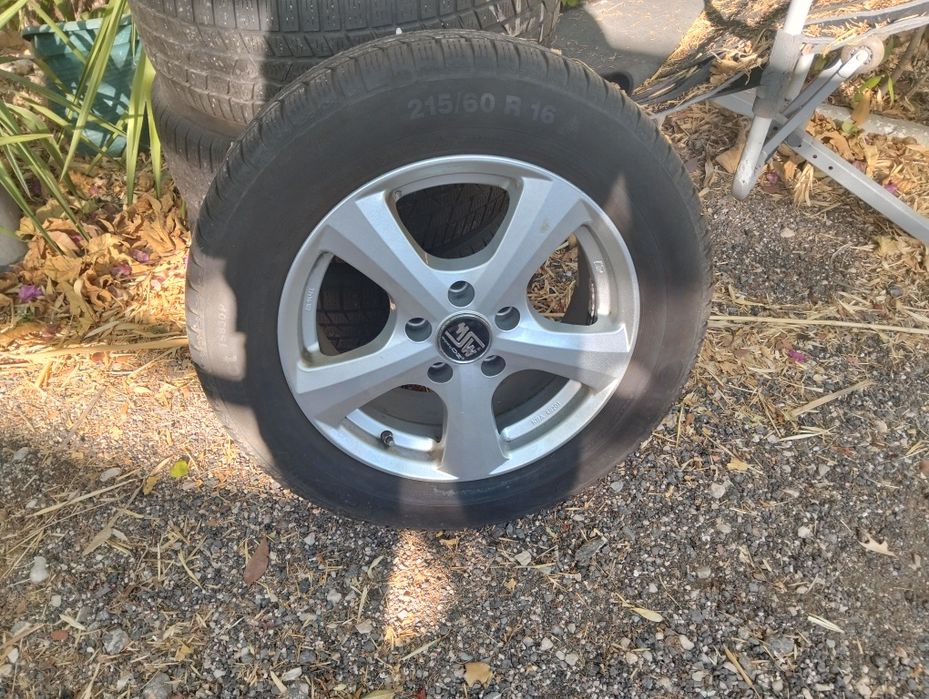 Jantes e pneus 16 como novas