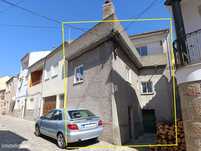 Casa Típica com 3 Pisos e Terraço