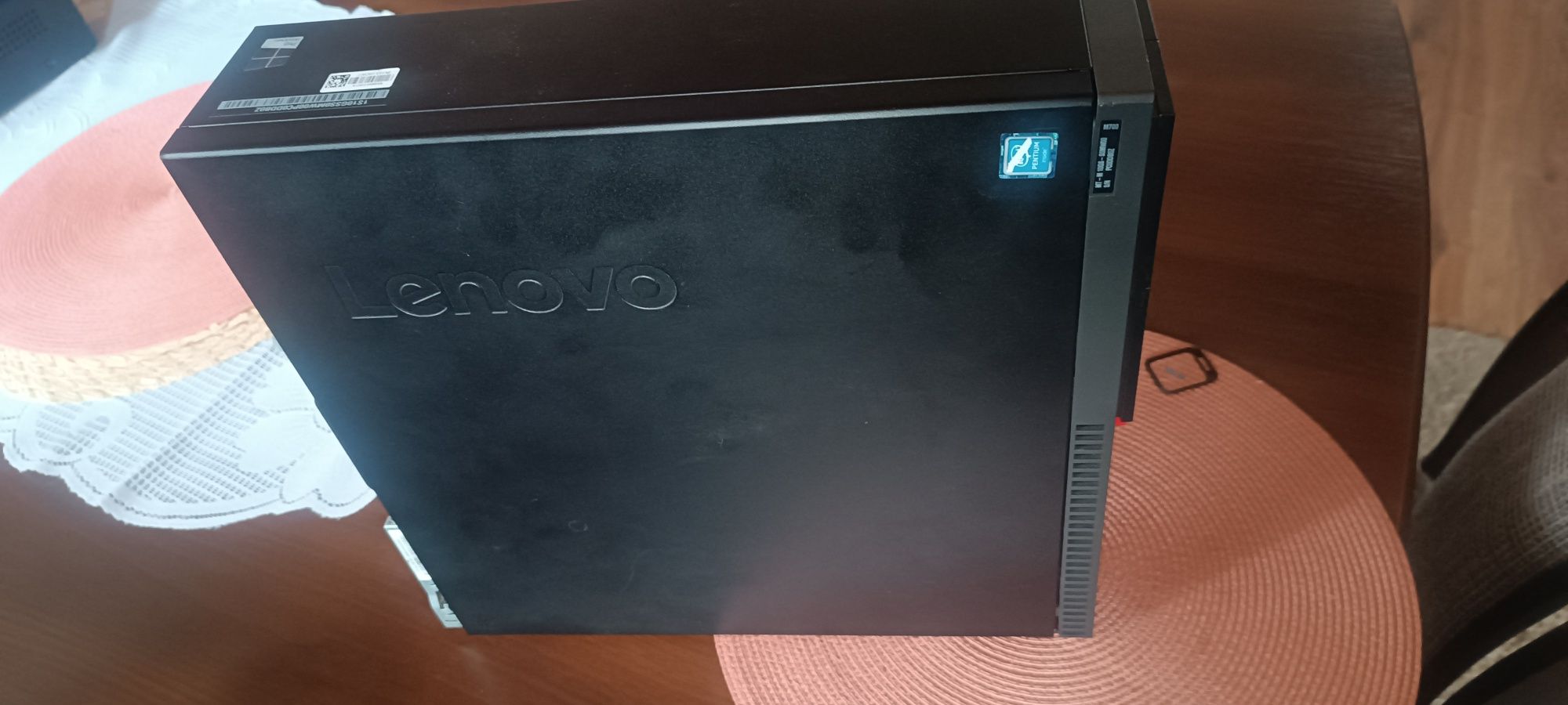 Komputer PC SFF Lenovo M700 i5-6500 6 generacji, 4GB DDR4, 120GB SSD