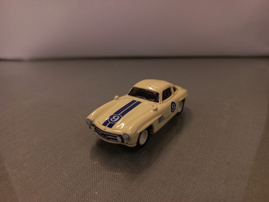 Hot Wheels Premium Mercedes