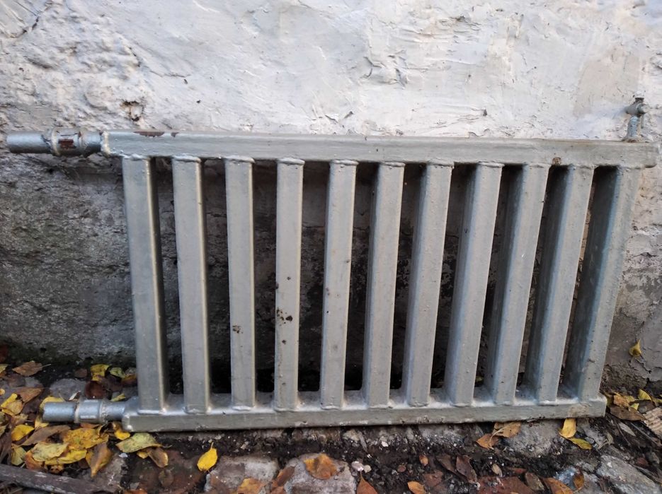 Продам стальную батарею б/у