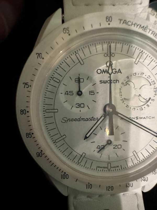 SO33W700 Omega x Swatch Snoopy Meteorowy Pył w Bieli