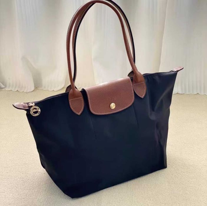 Duża torebka na ramię marki Longchamp w kolorze czarnym/L