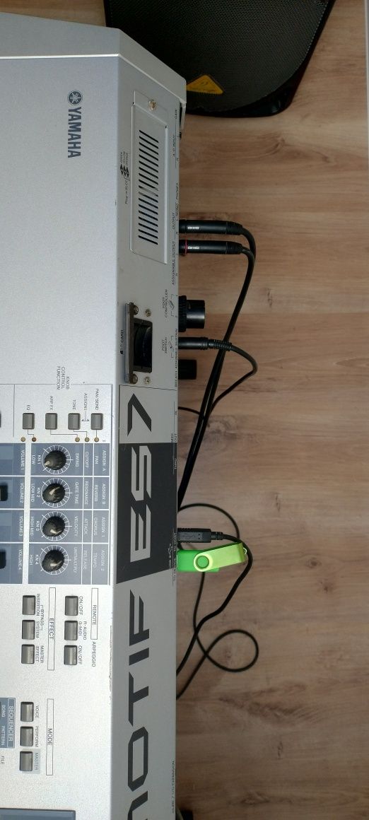 Yamaha Motif es7 + mlan + 512 ram.