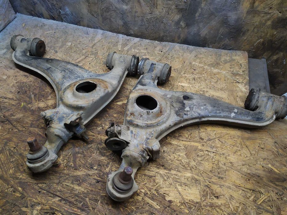 Ричаг передній Мерседес 124 Mercedes w124