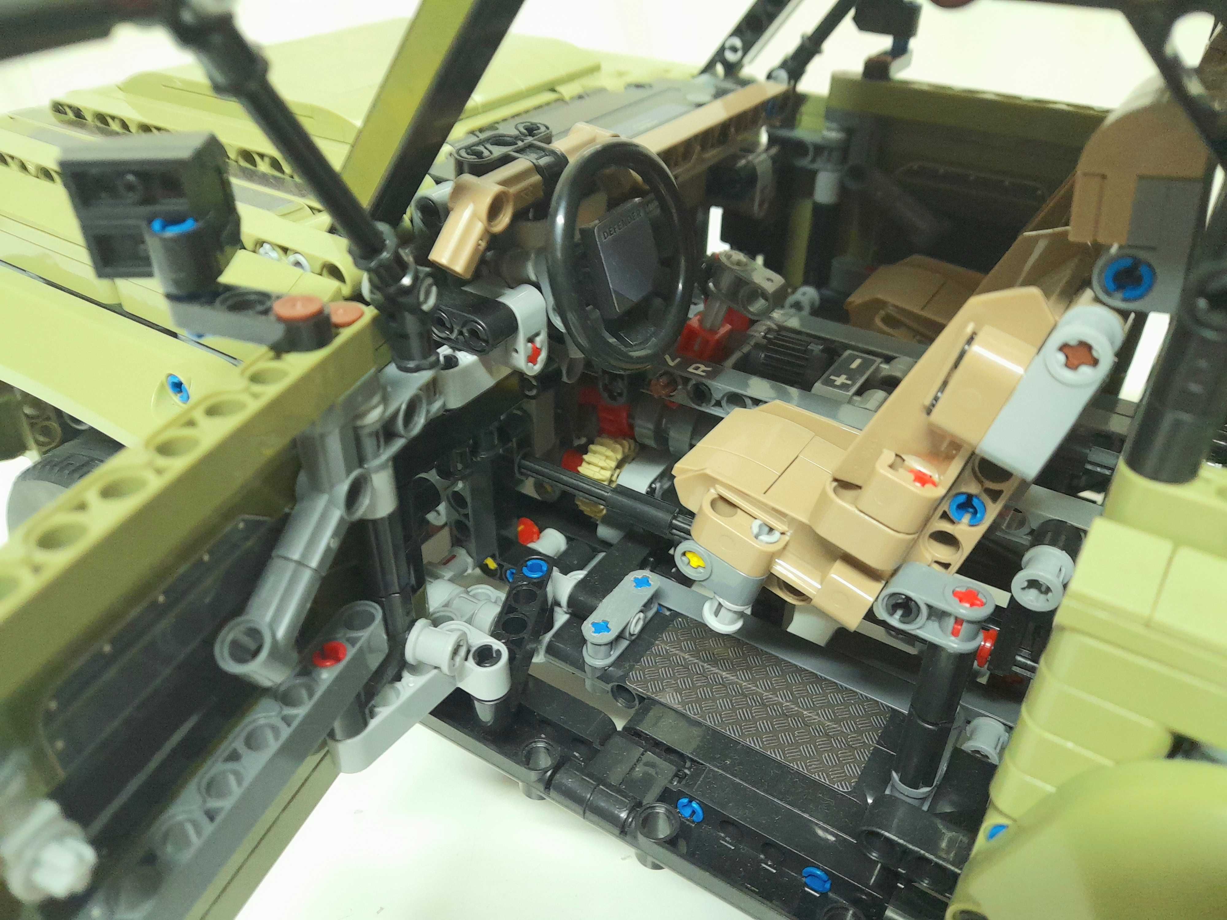 Lego Thecnic Land Rover Defender