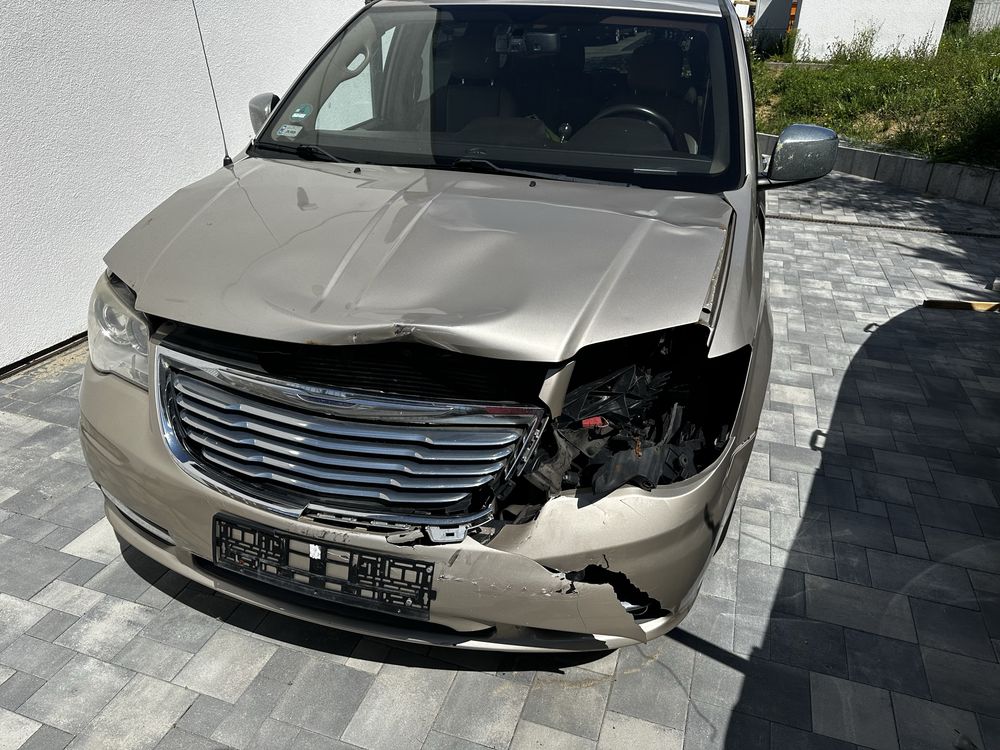 Chrysler town and country  2016