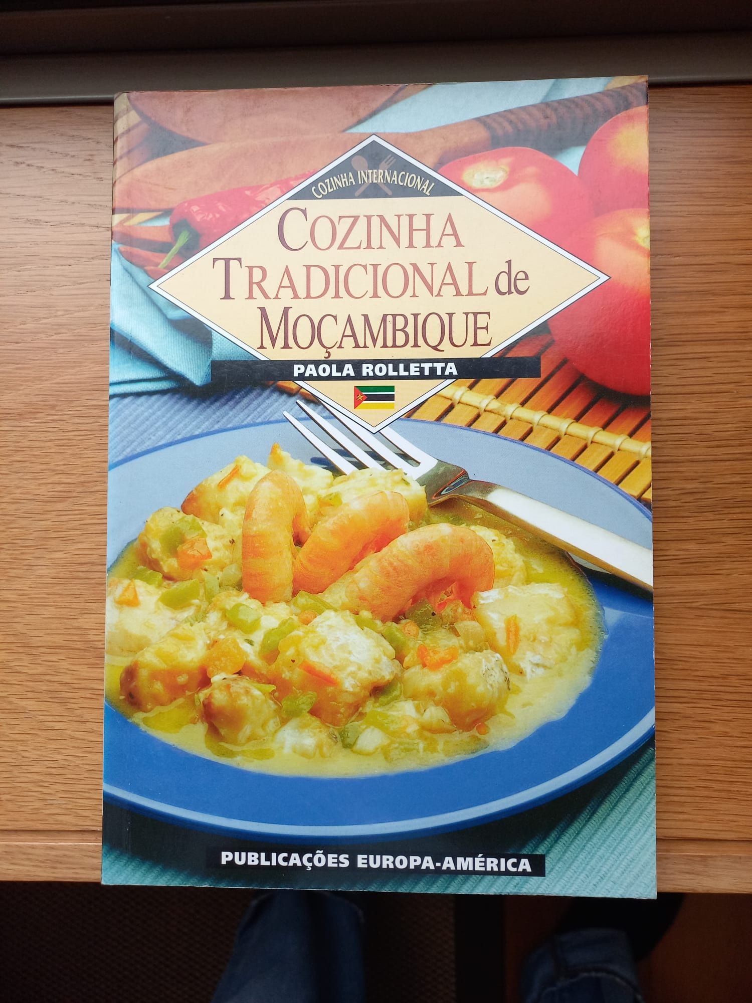 Livro de receitas "Cozinha tradicional de Moçambique "