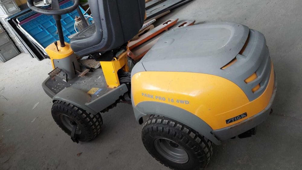 Traktor STIGA Park Pro 16 4 WD plus ZESTAW