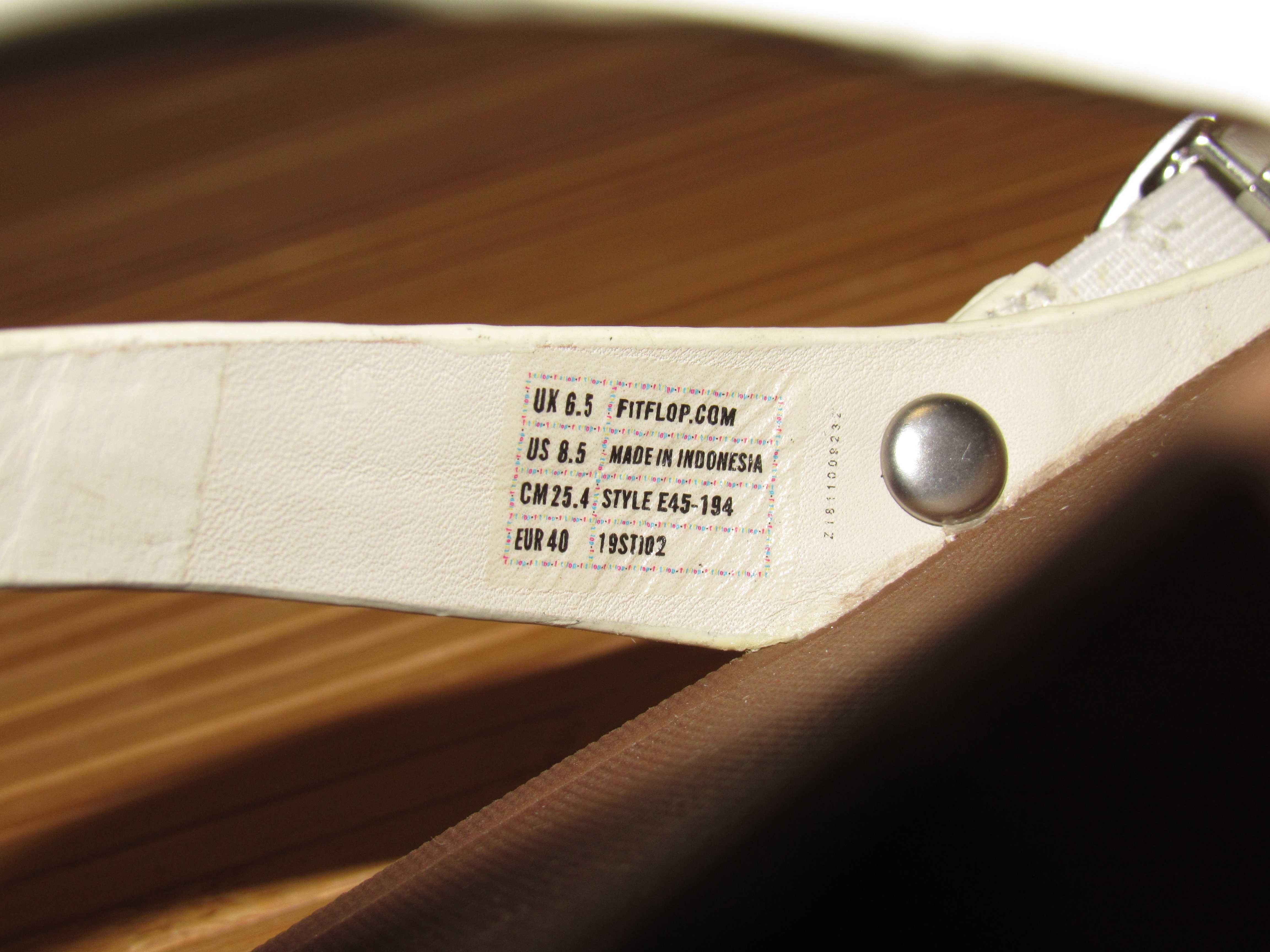 Шкіряні сандалі Fitflop Urban White; EUR-40; ус-ка: 25,4см