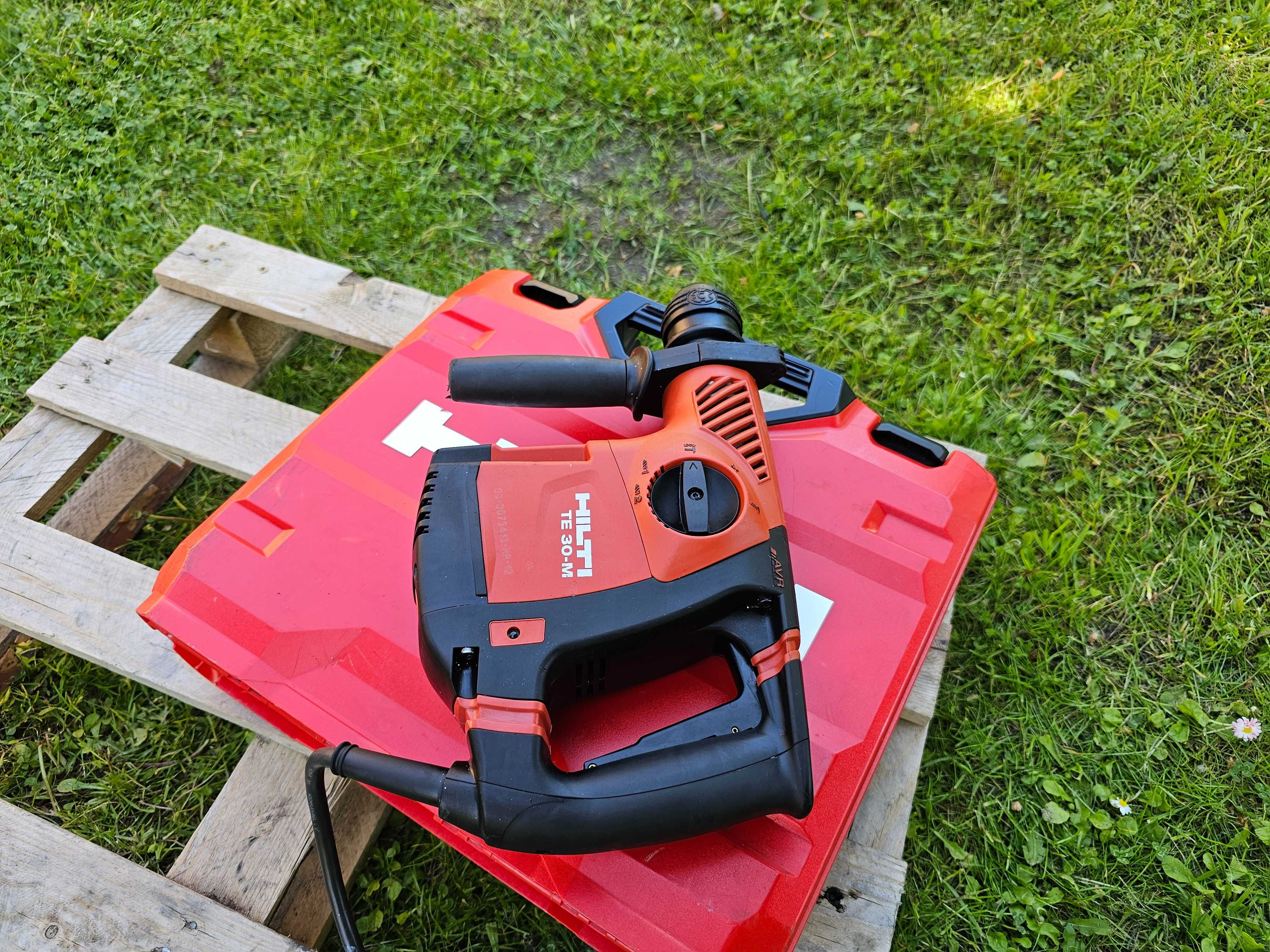 HILTI PM 30-M młotowiertarka z walizką stan BDB 3,6J