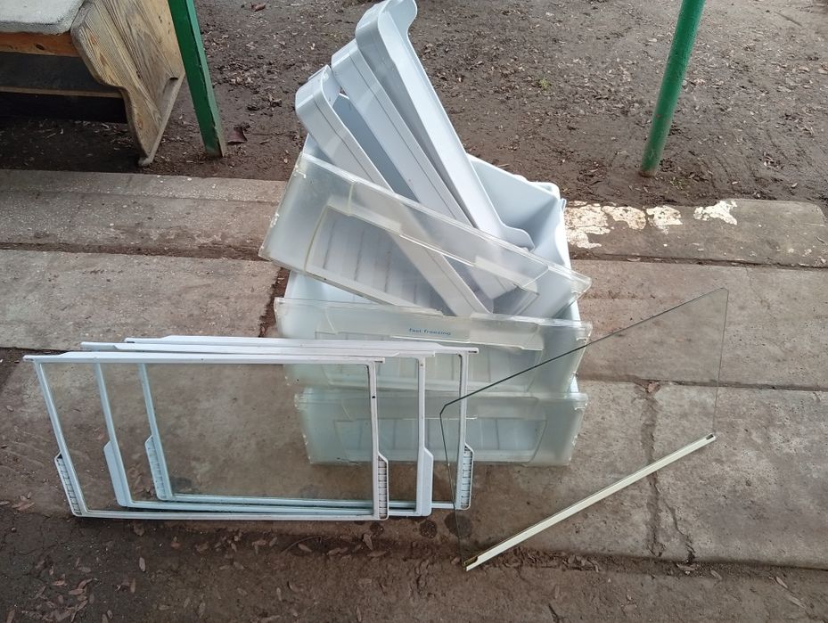 Ящики,полочки холодильника INDEZID бу