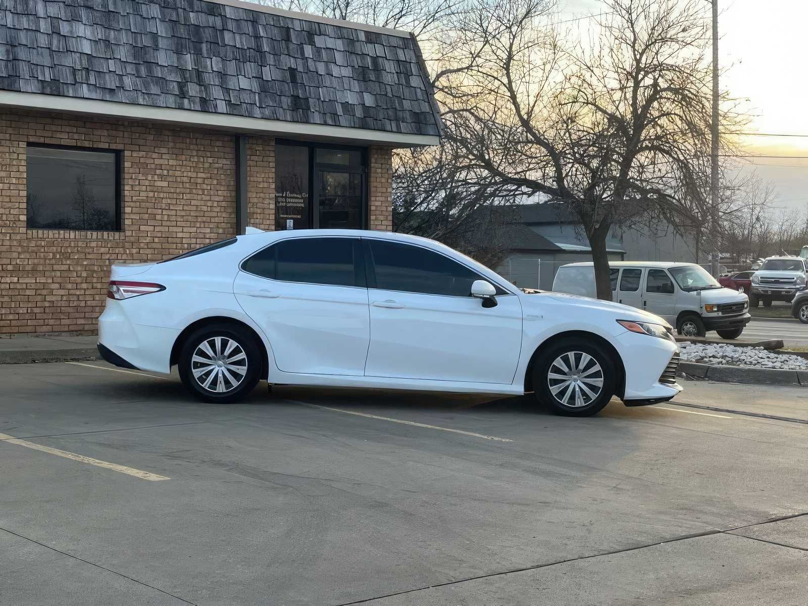 2019 Toyota Camry Hybrid LE