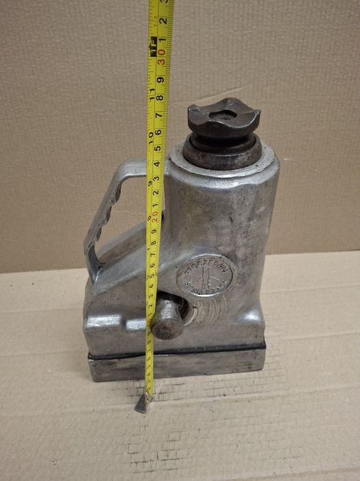 Lewarek podnośnik hydrauliczny 8t. Samochodowy