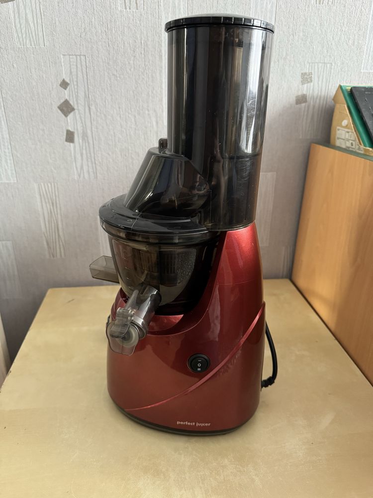 Wyciskarka wolnoobrotowa Eldom PJ 1000