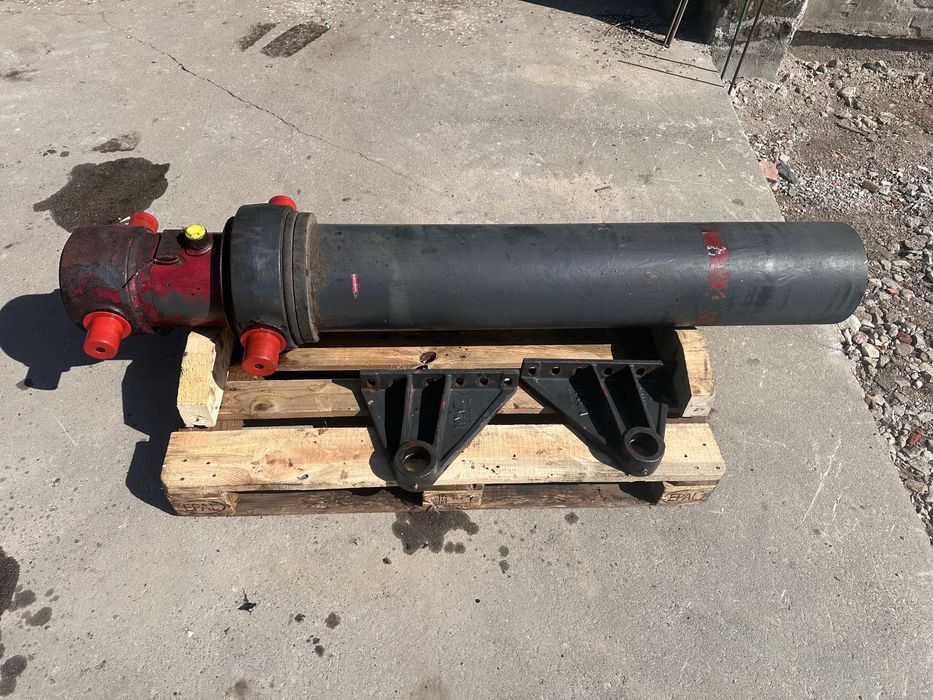 Siłownik tłok do naczepy