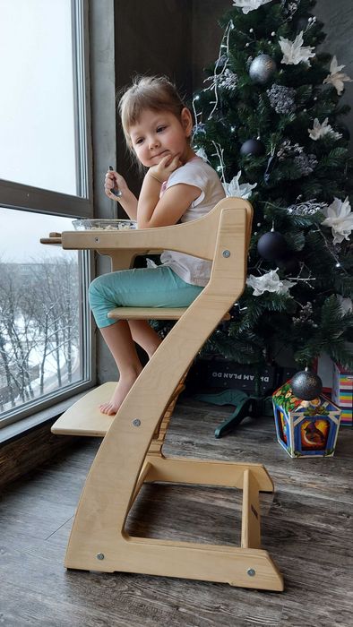 Зростаючий стілець. Стілець для годування.