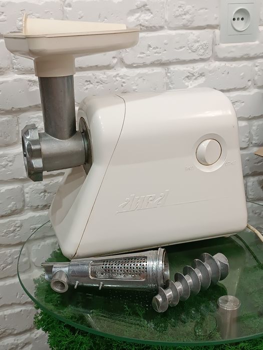 Універсальна єлектро мьясорубка.