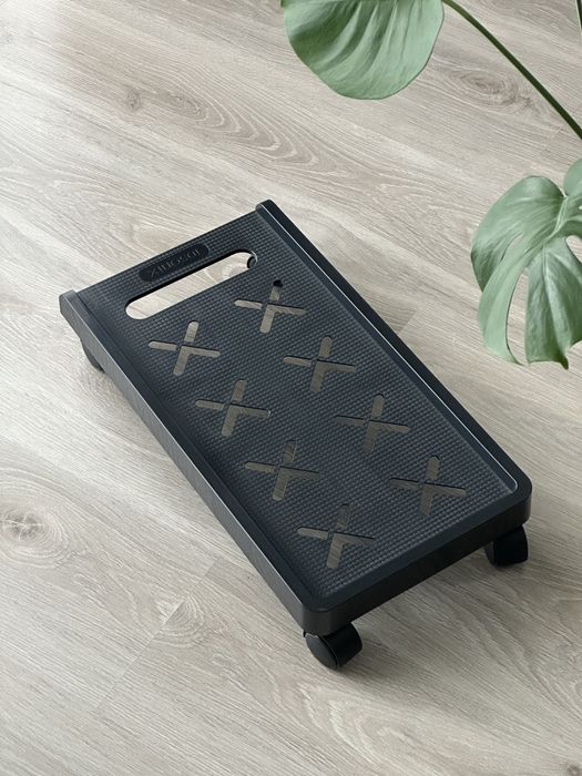 Podstawka na kółkach pod komputer, wentylowana, do 23 kg