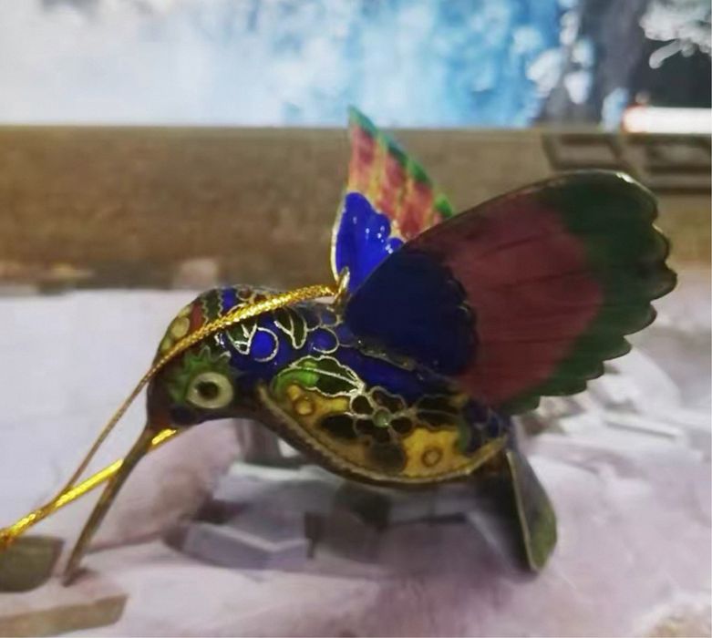 Estatuetas de passarinhos lindissimos em Cloisonée .Novos. Preço. 7*10