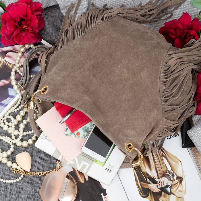 VERA PELLE torebka zamszowa worek z frędzlami i paskiem V571 taupe