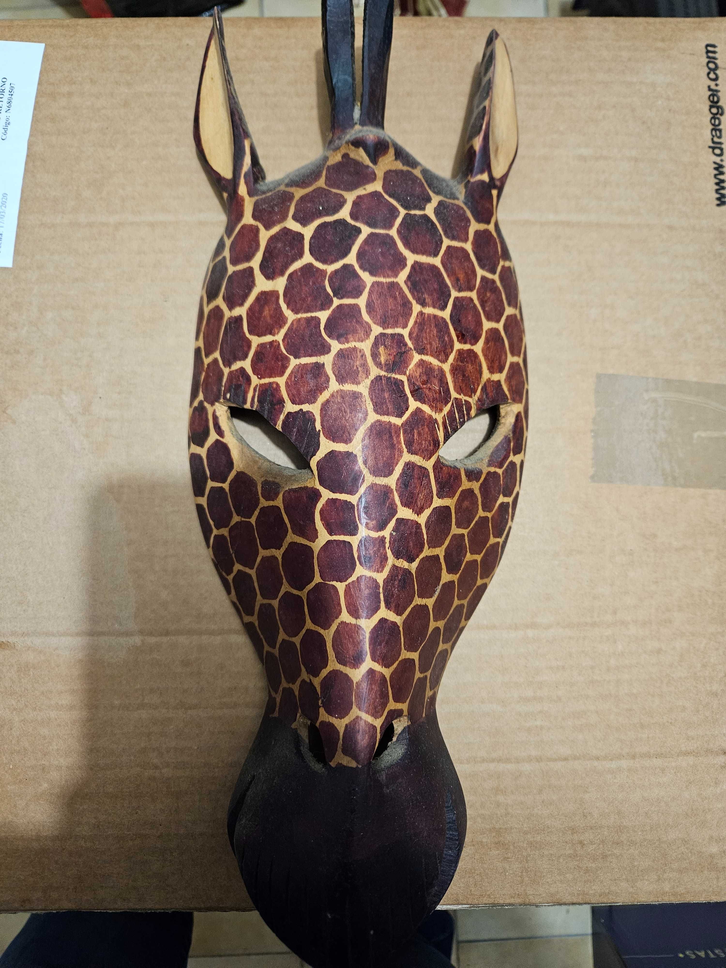 Mascara de cabeça de zebra