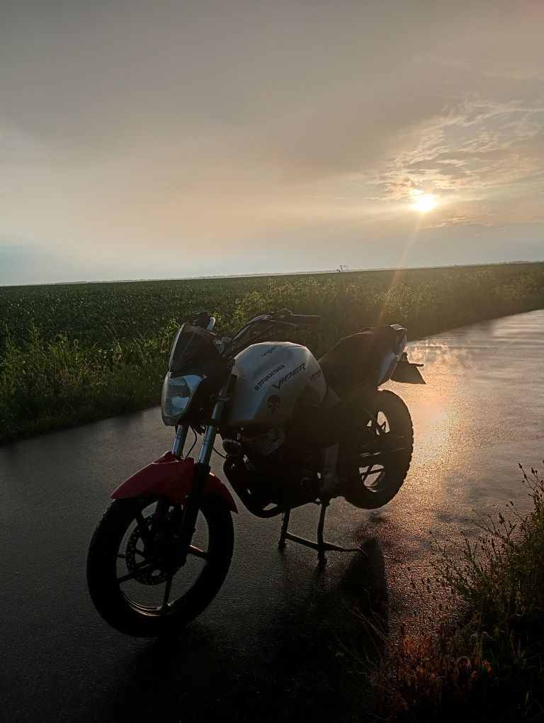 Продам мотоцикл вайпер р2 200куб