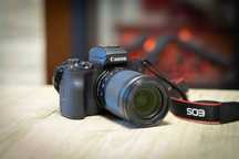 Отличный Canon M50 Mark II + Canon 18-150 IS STM + аккумулятор