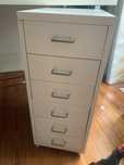 Movel de gavetas ikea com rodizios Helmer